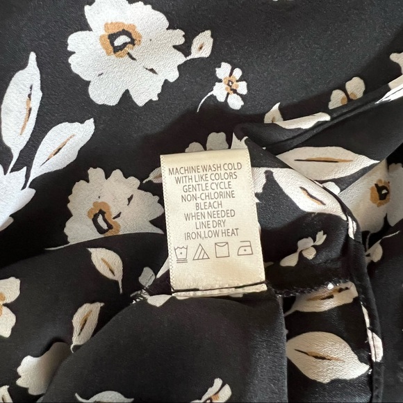 MAX STUDIO *NWOT* V-neck tie front short sleeve floral blouse top - Picture 6 of 7